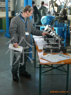 錐形雙螺桿管材擠出機維修服務介紹